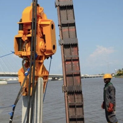 60kW Efficient Pile Driver - 200kN Pulling Force & Hydraulic Guardrail Piling Machine